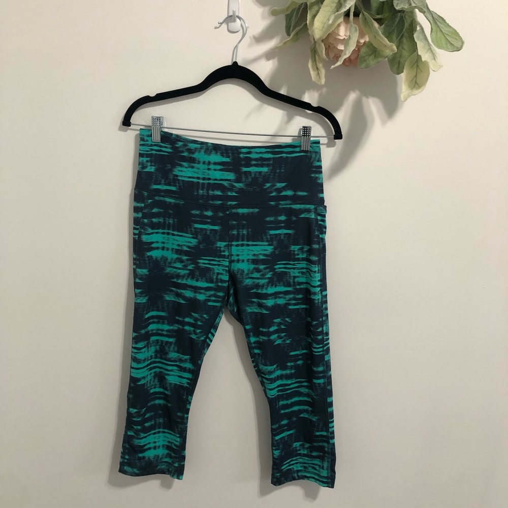 Medium High Rise Reebok Paint Crops - Picture 7 of 14